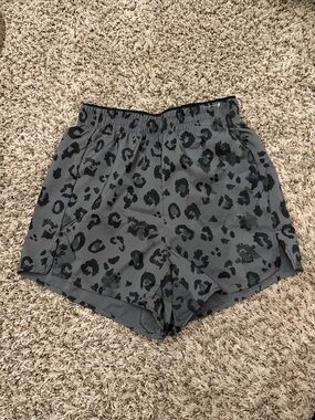 Adidas Gray Leopard Print Athletic Shorts Size Small Women’s